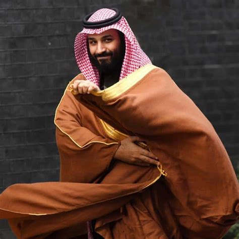 محمد بن سلمان يرفع علم السعوديه